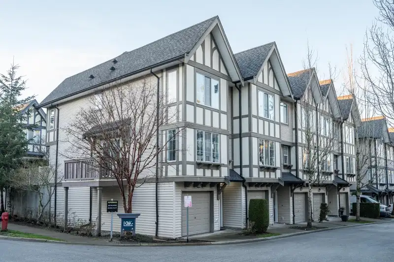 20 20875 80 AVENUE - photo 3 of 38