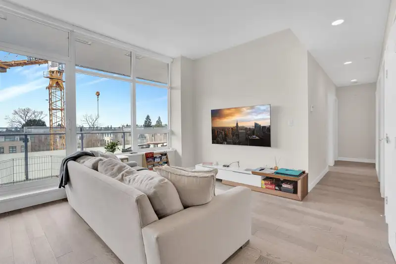 505 5033 CAMBIE STREET - photo 2 of 20