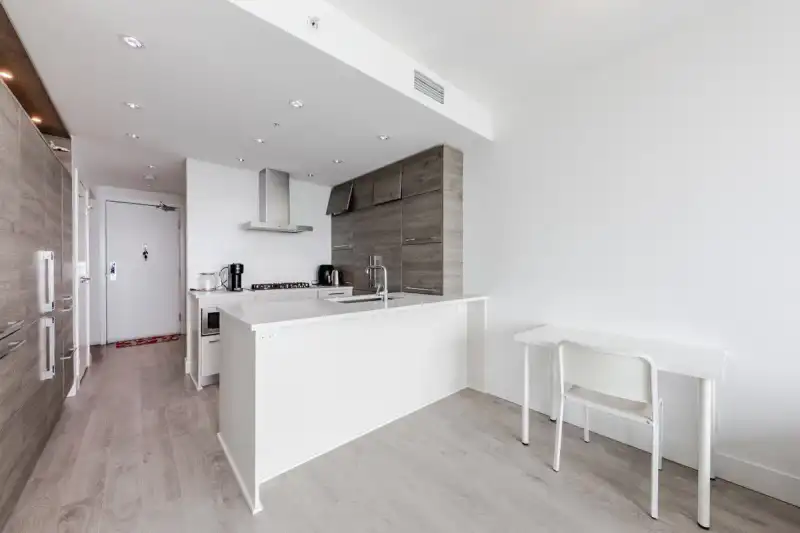 3006 7388 KINGSWAY - photo 1 of 23