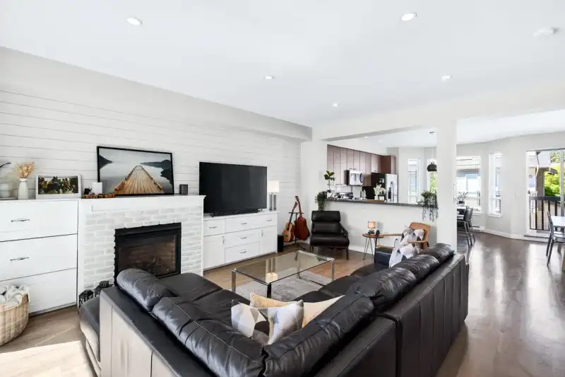 7 7155 189 STREET - photo 1 of 30