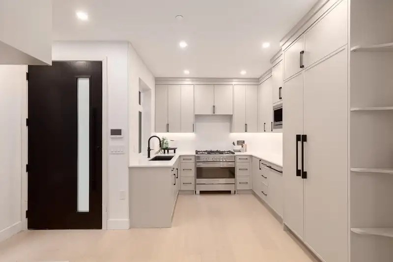 3 2976 W 13TH AVENUE - photo 4 of 26