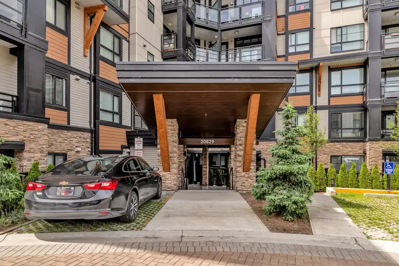 404 20829 77A AVENUE - photo 2 of 40