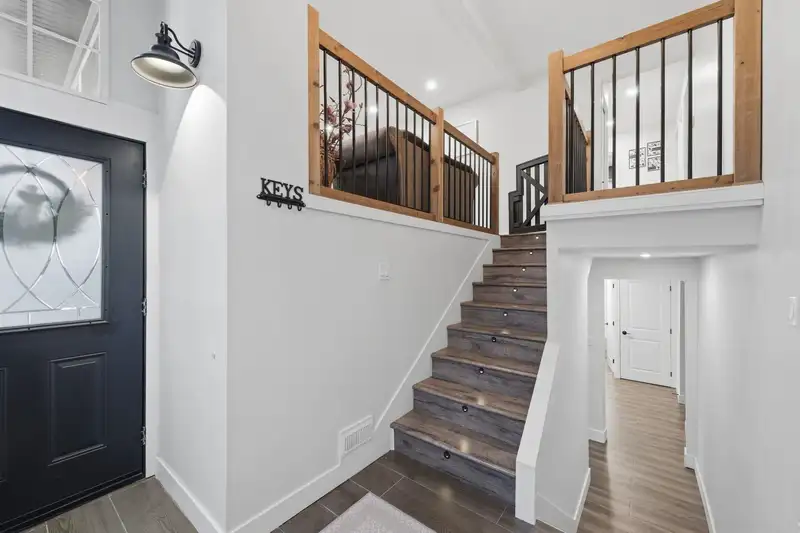 34694 BEVERLEY CRESCENT - photo 4 of 40