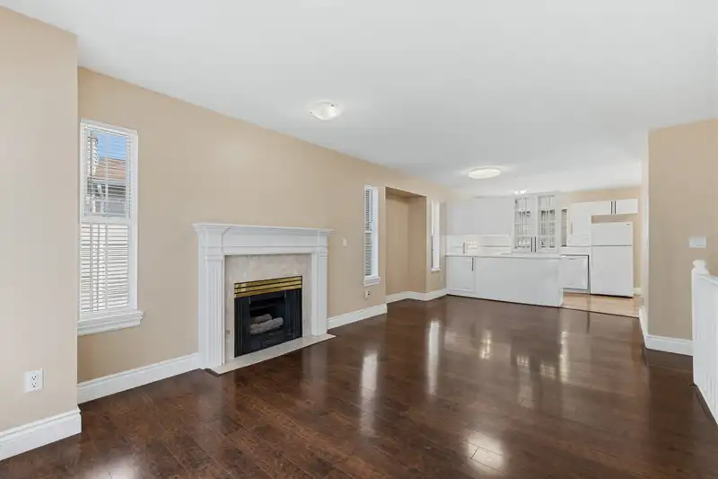 93 8716 WALNUT GROVE DRIVE - photo 4 of 35