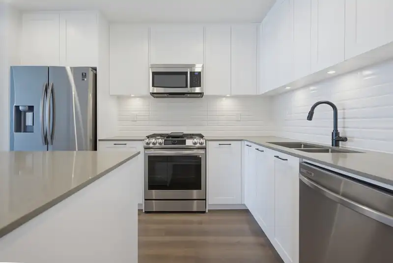 401 20052 83A AVENUE - photo 2 of 36