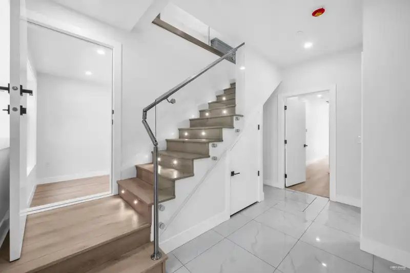 1846 E 37TH AVENUE - photo 4 of 39
