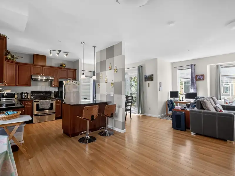 2 15518 103A AVENUE - photo 2 of 23
