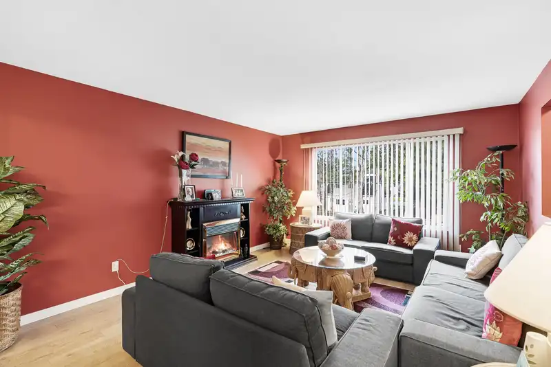 12486 113B AVENUE - photo 2 of 28