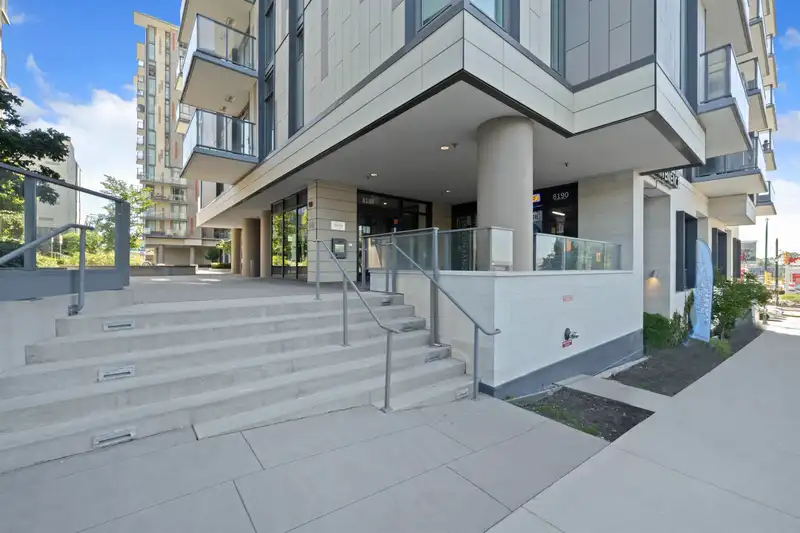 1501 8188 FRASER STREET - photo 2 of 17