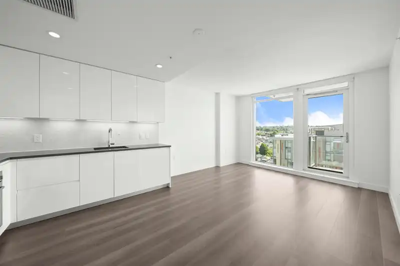 1501 8188 FRASER STREET - photo 4 of 17