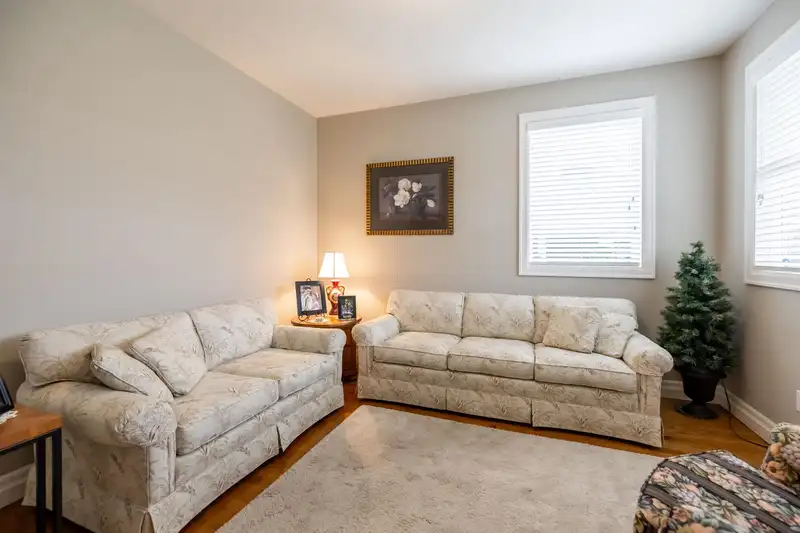20426 67A AVENUE - photo 4 of 40