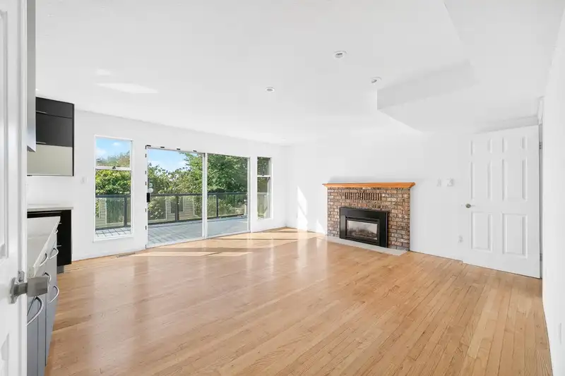 16290 78A AVENUE - photo 3 of 40