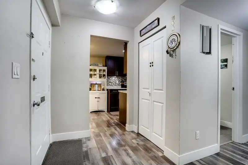 263 7493 140 STREET - photo 4 of 26