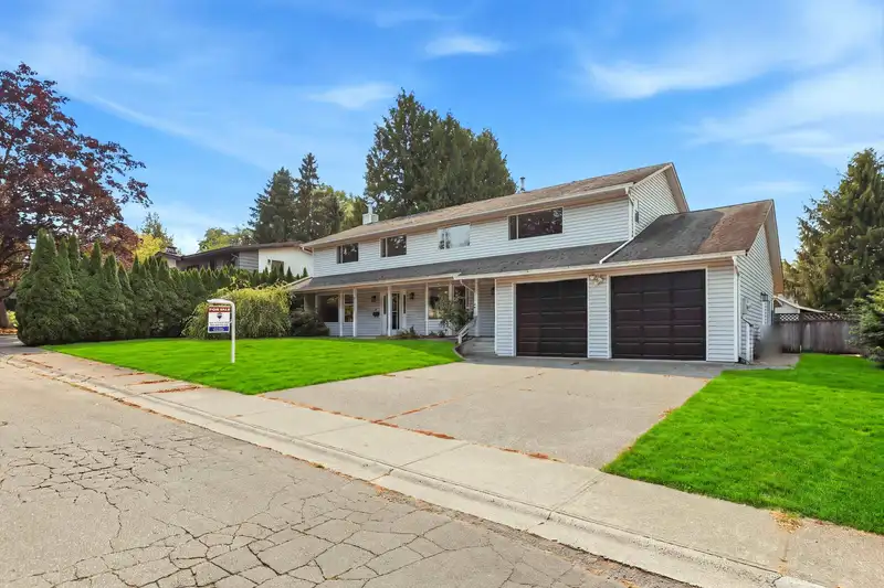 4855 200A STREET - photo 2 of 2