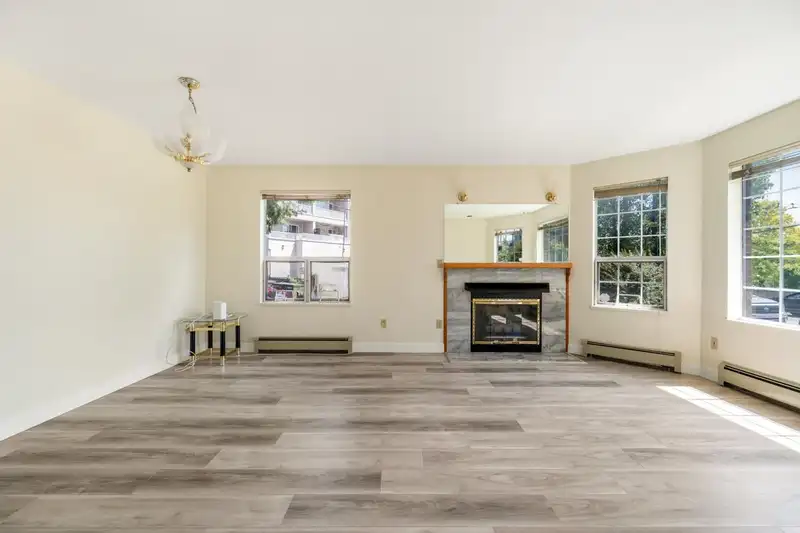 2547 E 34TH AVENUE - photo 3 of 23