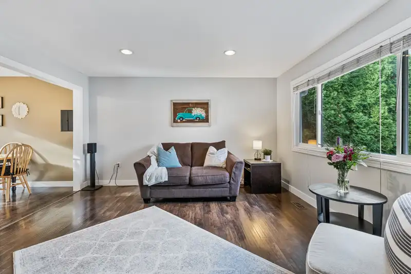 20536 51A AVENUE - photo 3 of 33