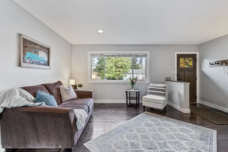 20536 51A AVENUE - photo 4 of 33