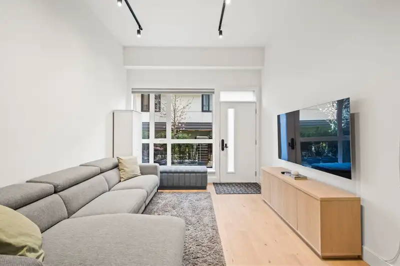 3958 DUMFRIES STREET - photo 4 of 36