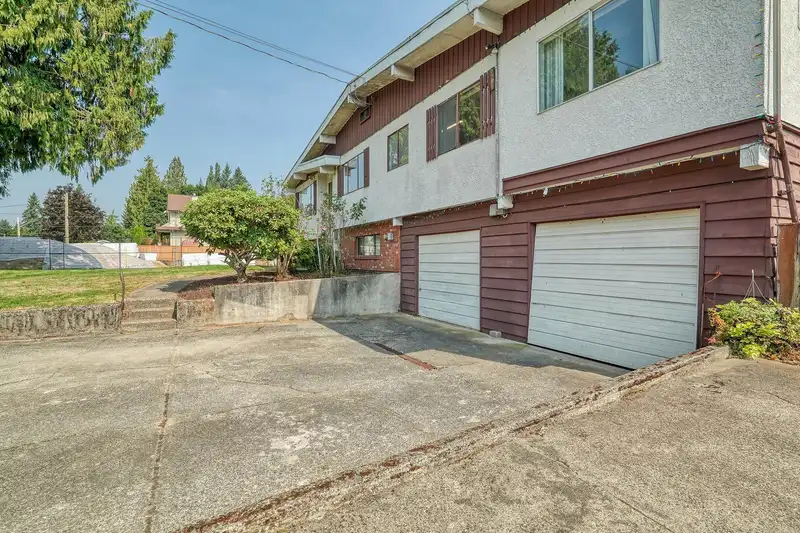 8904 GAY STREET - photo 3 of 40