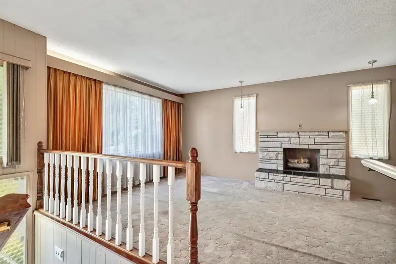 8904 GAY STREET - photo 4 of 40
