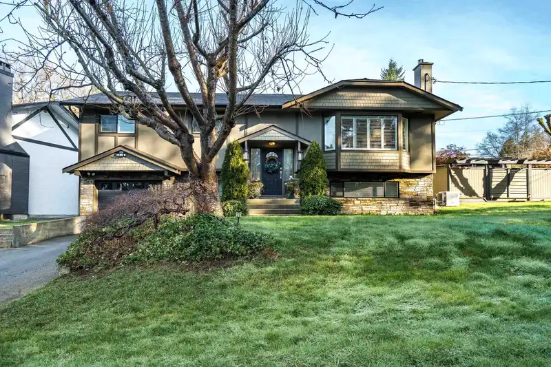 7341 S MINSTER DRIVE - photo 2 of 33