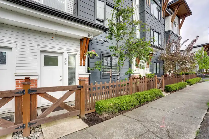 39 22128 48A AVENUE - photo 4 of 36