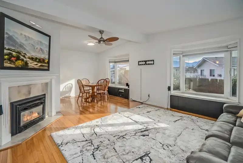 46 9055 ASHWELL ROAD - photo 3 of 35