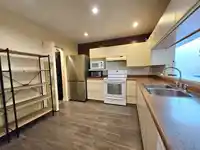 311 7437 MOFFATT ROAD - thumbnail 10