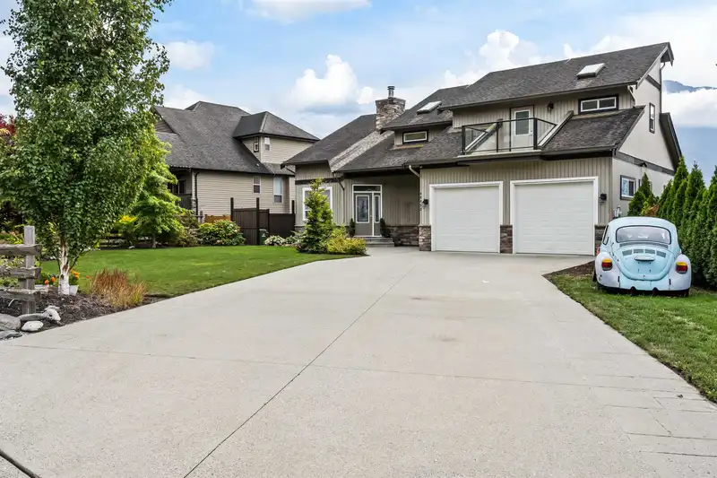 46052 BRIDLE RIDGE CRESCENT - photo 2 of 40