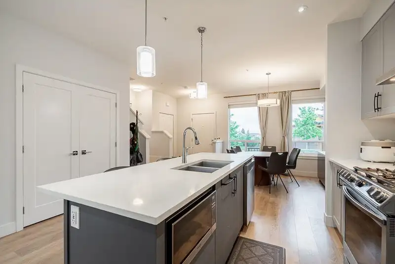 20478 78 AVENUE - photo 3 of 32