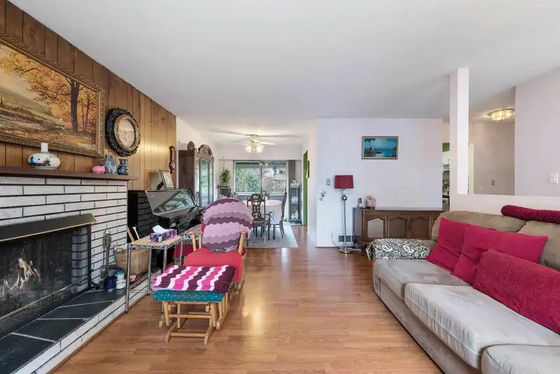 4785 46 AVENUE - photo 4 of 34
