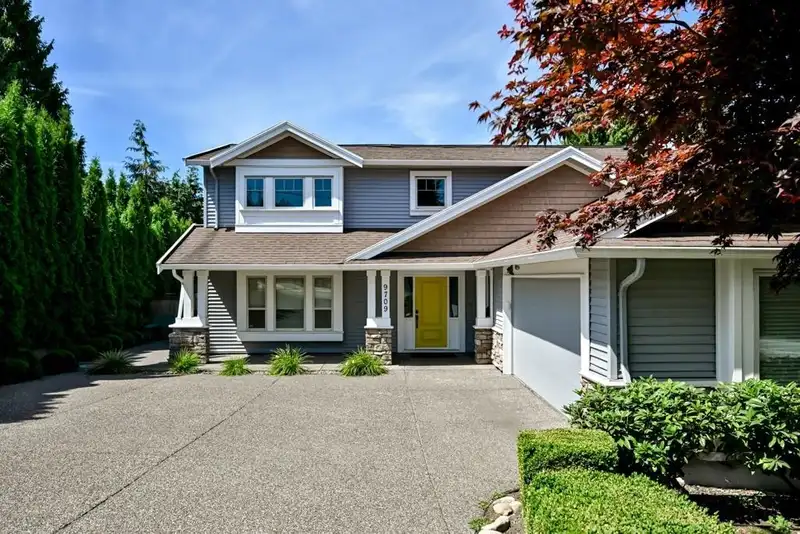 9709 CROWN CRESCENT - photo 2 of 40