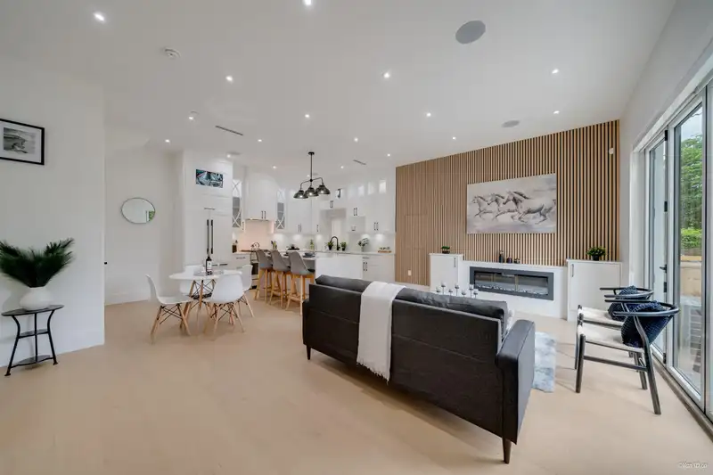 1 4463 WALDEN STREET - photo 3 of 36
