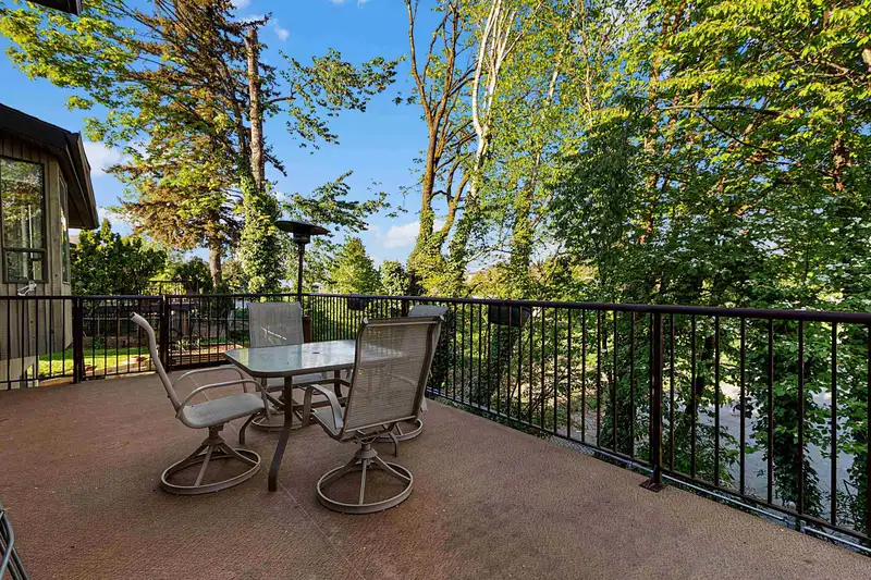 2348 RIDGEWAY STREET - photo 4 of 36