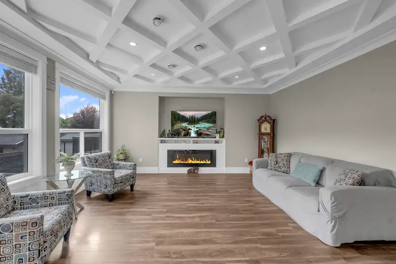 15648 82 AVENUE - photo 2 of 30
