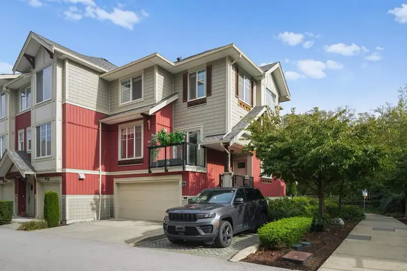 85 20498 82 AVENUE - photo 1 of 28