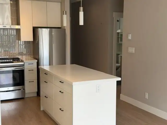 B302 20838 78B AVENUE - photo 3 of 23