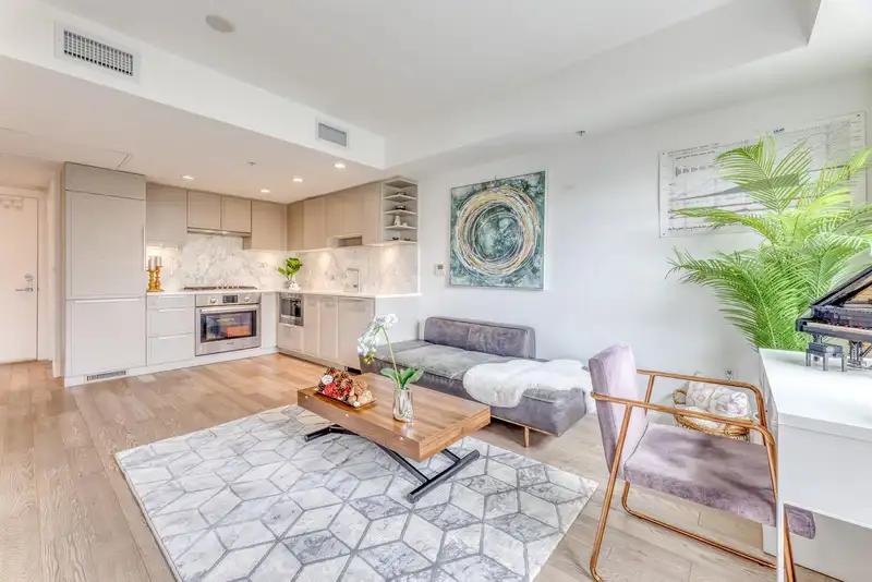 324 7828 GRANVILLE STREET - photo 1 of 19