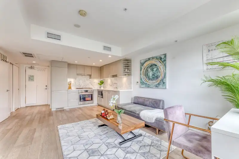 324 7828 GRANVILLE STREET - photo 2 of 19
