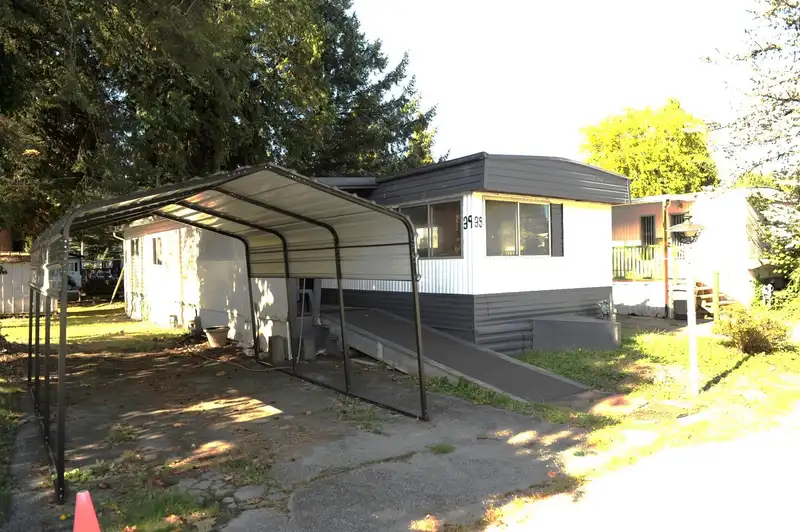 39 21163 LOUGHEED HIGHWAY - photo 1 of 22