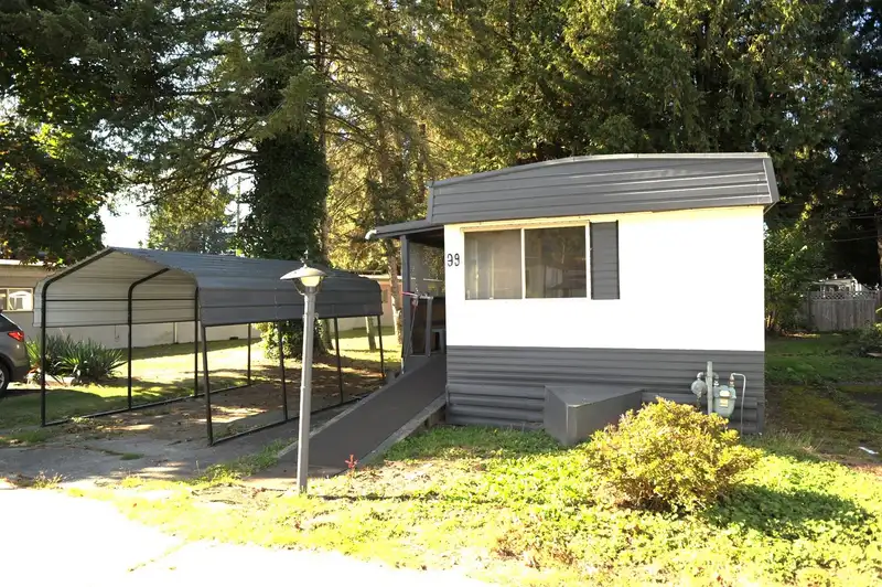 39 21163 LOUGHEED HIGHWAY - photo 2 of 22