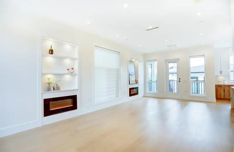 2026 E 32ND AVENUE - photo 3 of 40