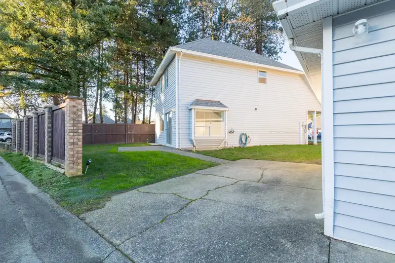 12842 72B AVENUE - photo 4 of 39