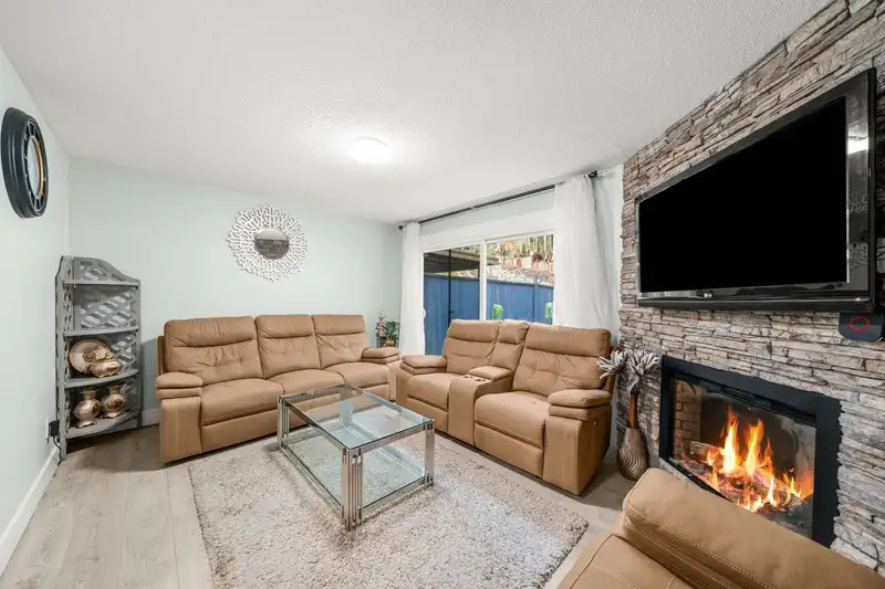 2725 SANDON DRIVE - photo 2 of 30