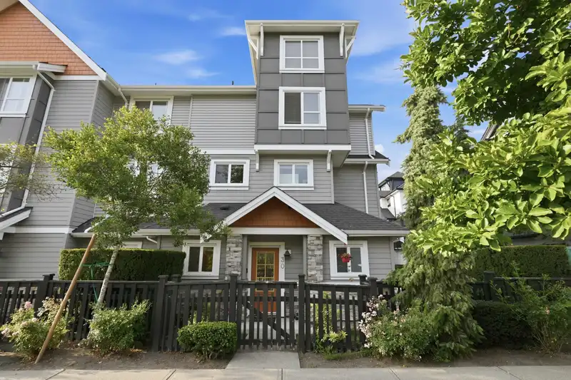 30 20856 76 AVENUE - photo 2 of 26