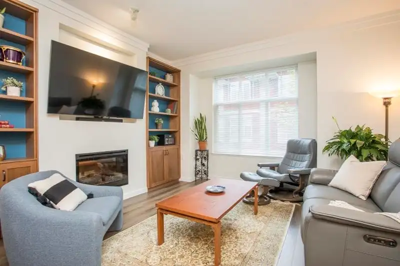 41 6956 193 STREET - photo 2 of 37