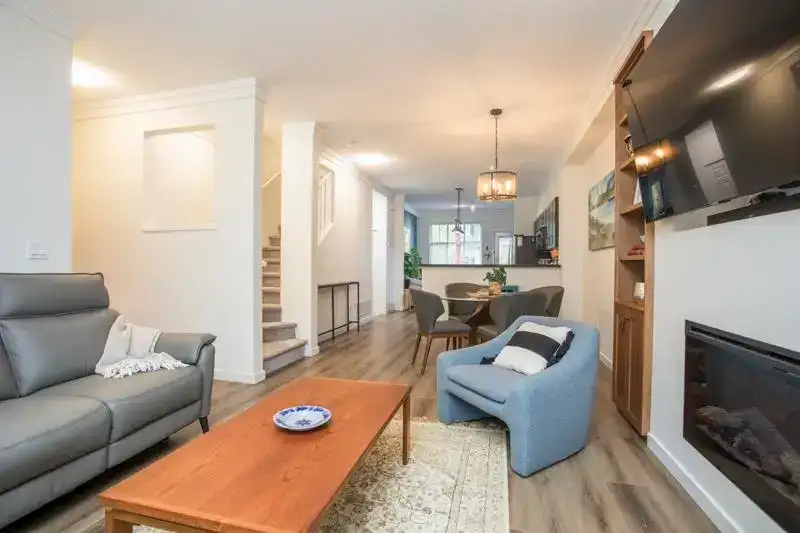 41 6956 193 STREET - photo 4 of 37