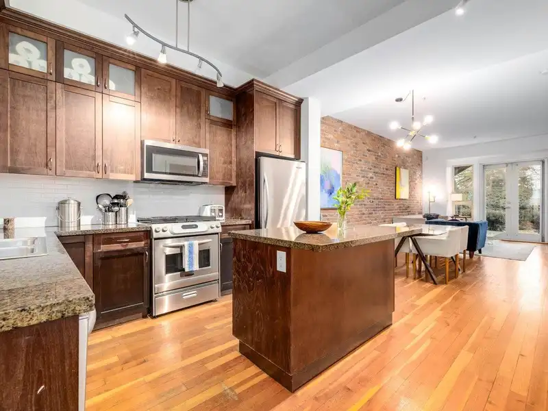 123 250 SALTER STREET - photo 1 of 28