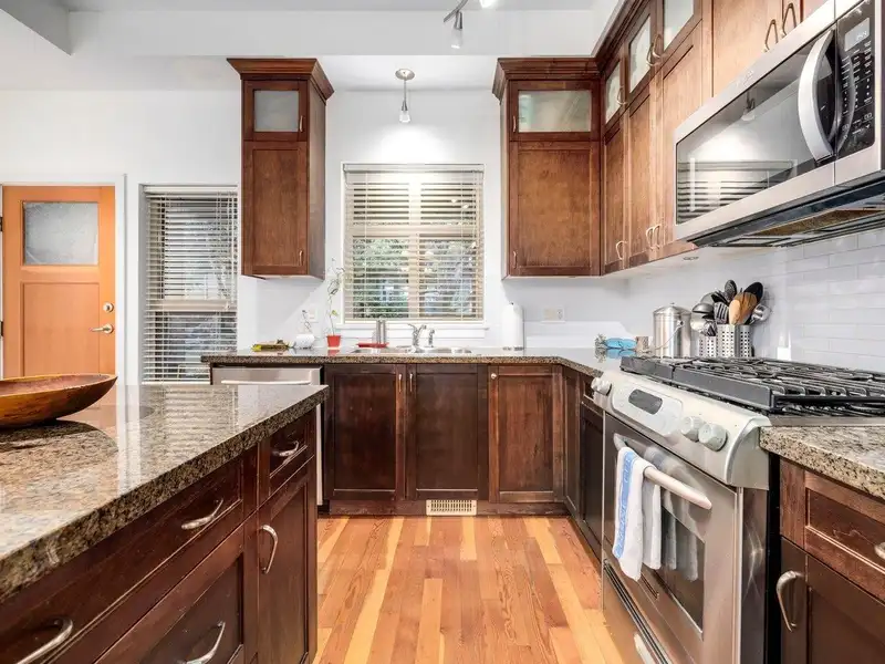 123 250 SALTER STREET - photo 3 of 28