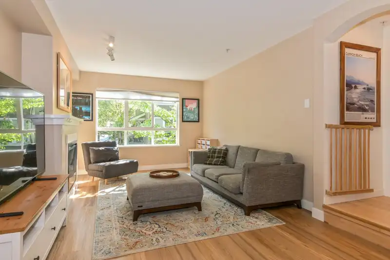 143 6747 203 STREET - photo 4 of 40